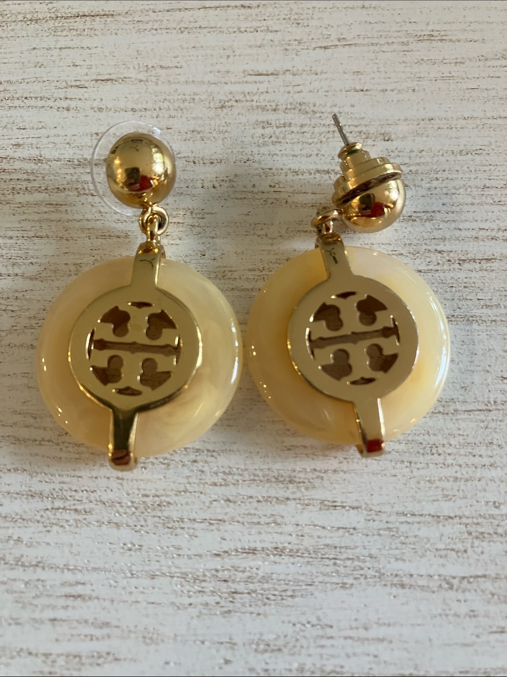 Tory Burch Deco Logo Drop Earring 16k Gold Plate & Cream Resin- EUC - Picture 2 of 5